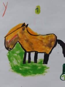 Poppy lernt Pferd 5 Kind malt Pferd